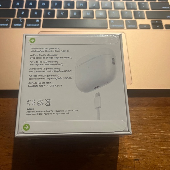 AirPods Pro 2nd generation with MagSafe charging case - Picture 2 of 2